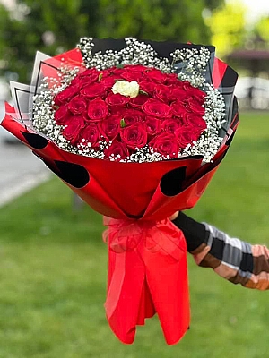 40 Krmz 1 Beyaz Gl Buketi